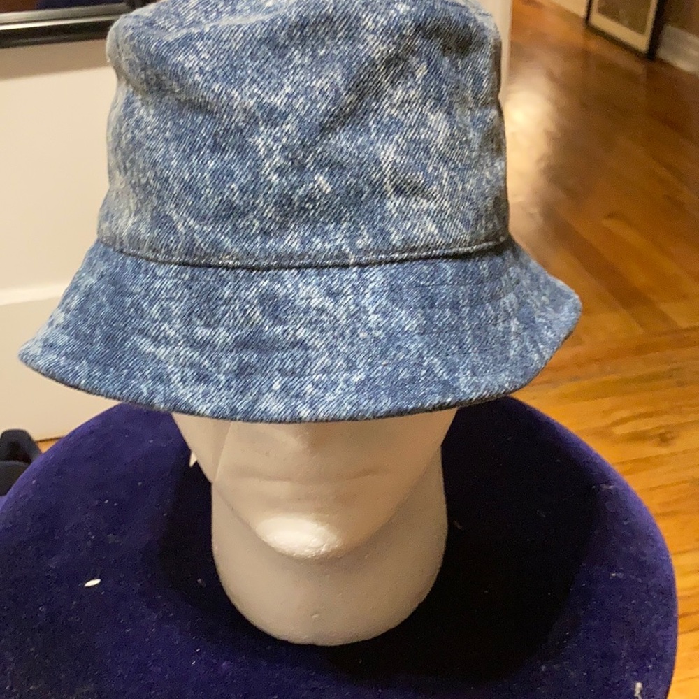 Bucket Hat